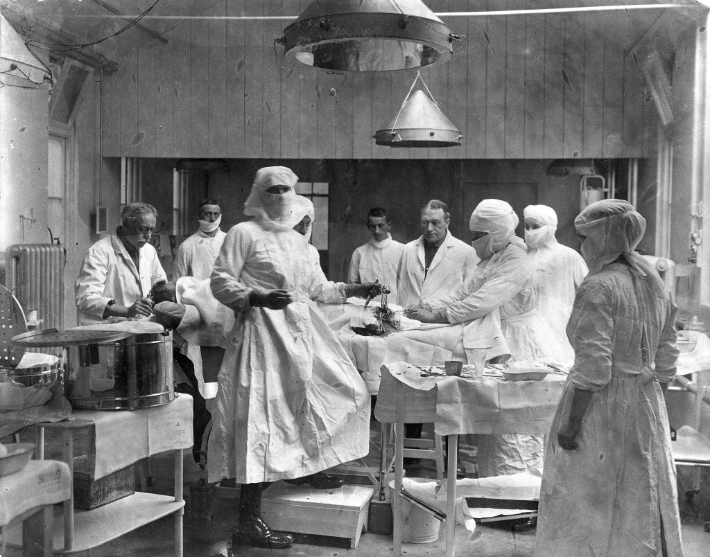 L0025824 Operating theatre, Oxford. Credit: Wellcome Library, London. Wellcome Images images@wellcome.ac.uk https://wellcomeimages.org Operating theatre, 3rd Southern Hospital, Oxford dated 1915-16. 1915 - 1916 Nathen (d. 1958) and Dorothy (d. 1986) Waller. Published: - Copyrighted work available under Creative Commons Attribution only licence CC BY 4.0 https://creativecommons.org/licenses/by/4.0/