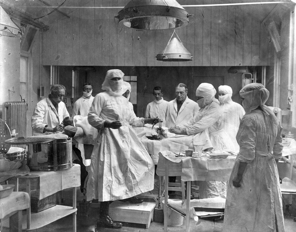 L0025824 Operating theatre, Oxford. Credit: Wellcome Library, London. Wellcome Images images@wellcome.ac.uk http://wellcomeimages.org Operating theatre, 3rd Southern Hospital, Oxford dated 1915-16. 1915 - 1916 Nathen (d. 1958) and Dorothy (d. 1986) Waller. Published: - Copyrighted work available under Creative Commons Attribution only licence CC BY 4.0 http://creativecommons.org/licenses/by/4.0/